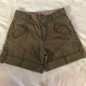 Vintage Girl Roll Up shorts